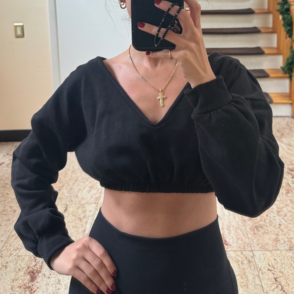 Pretty little thing black cropped sweater size small excellent condition